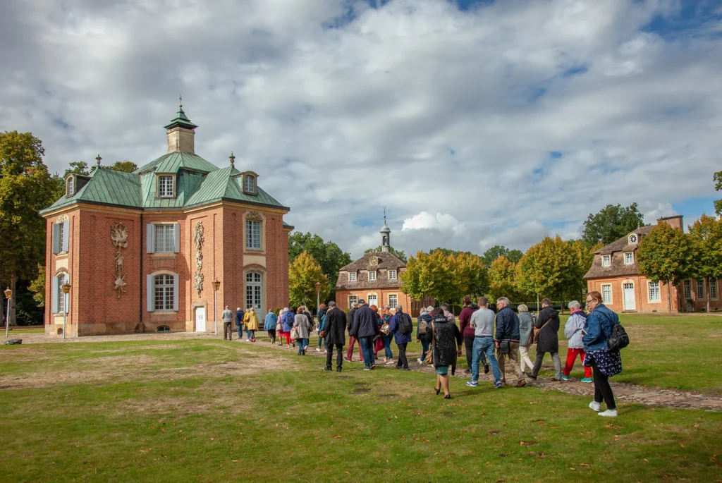 Zdjęcie przedstawiające grupę na wycieczce